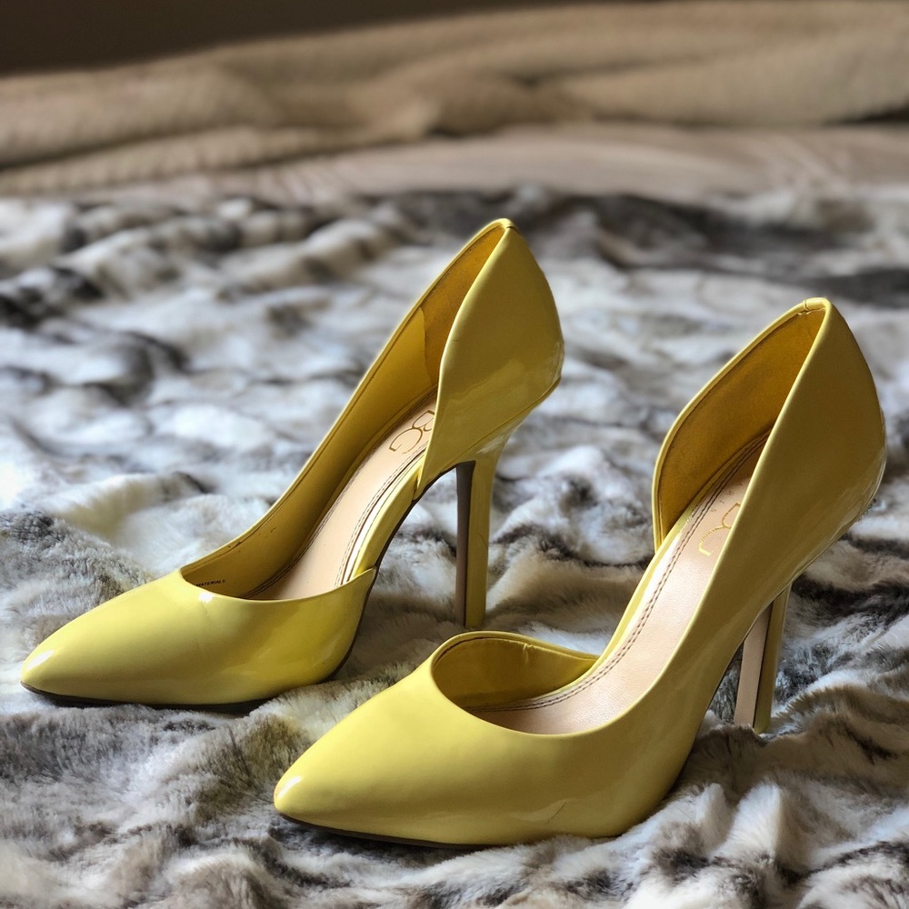 BCBG Lenny Half d’Orsay Pump